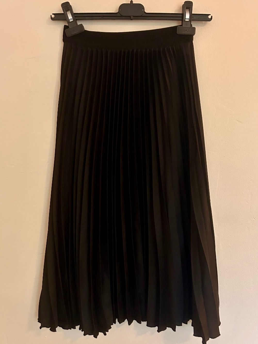 Black pleated Midi Skirt